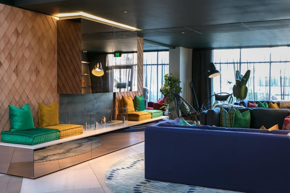 Shared lounge/TV area