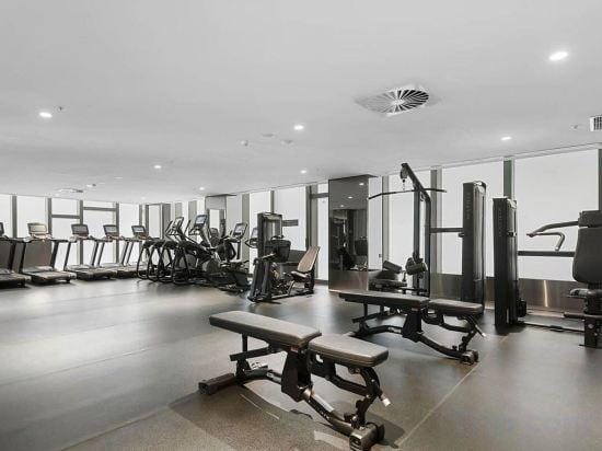 A Chic 2BR Apt with Panoramic Views, FREE Parking Hotel in Melbourne