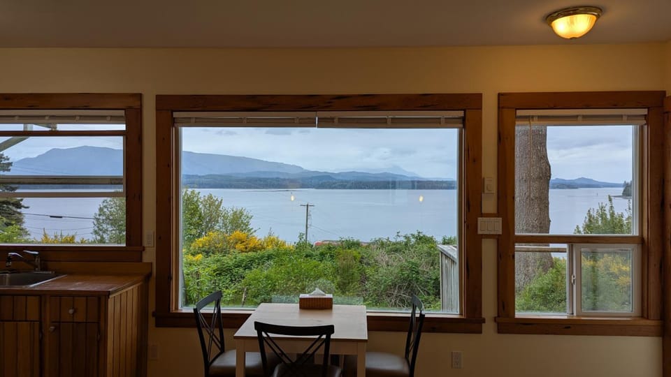 Seine Boat Inn Inn in Vancouver Island
