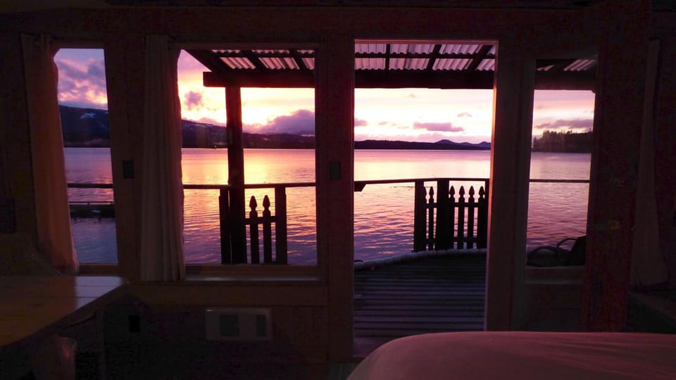 Seine Boat Inn Inn in Vancouver Island