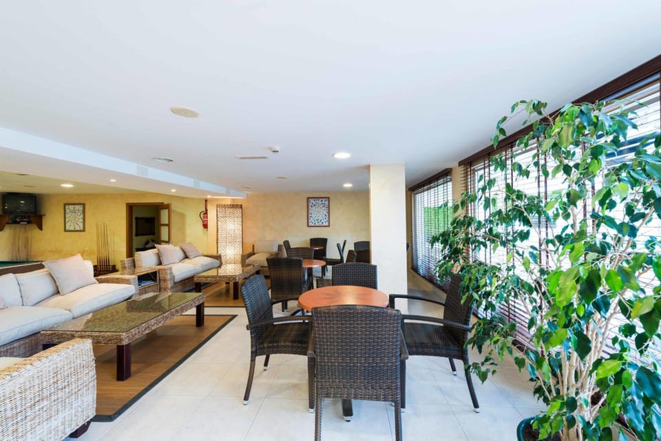 Shared lounge/TV area