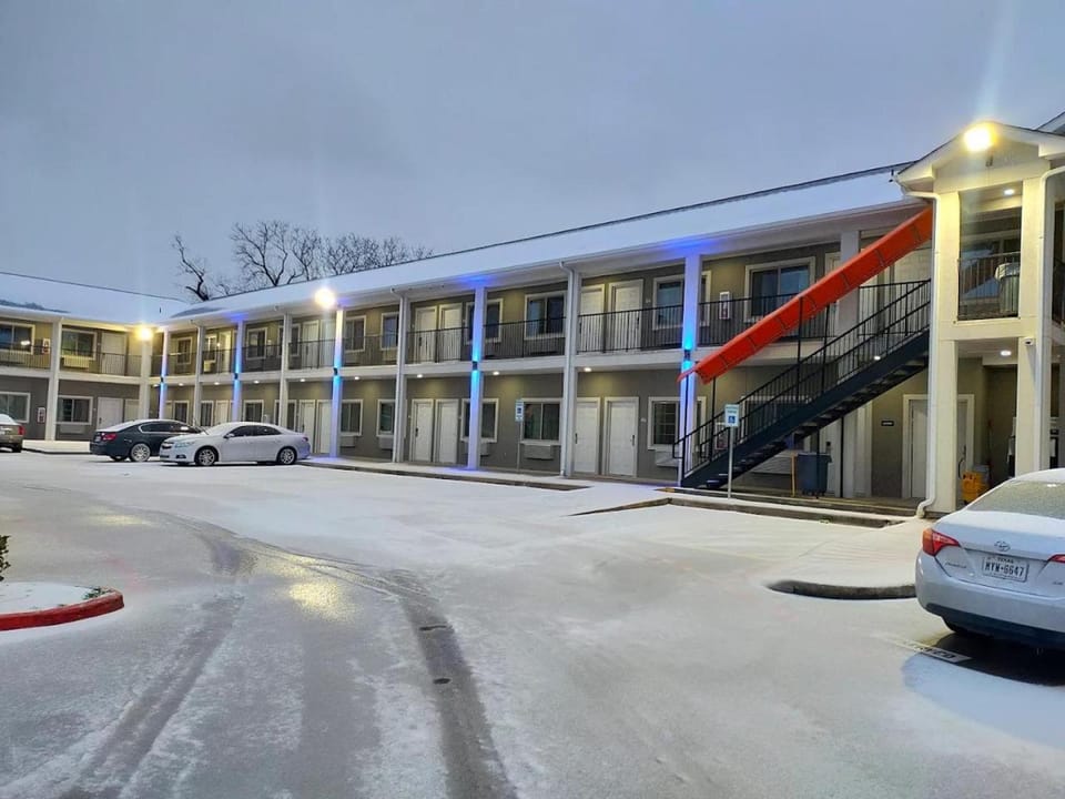 Buzen Suites 2030 Hotel in Irving