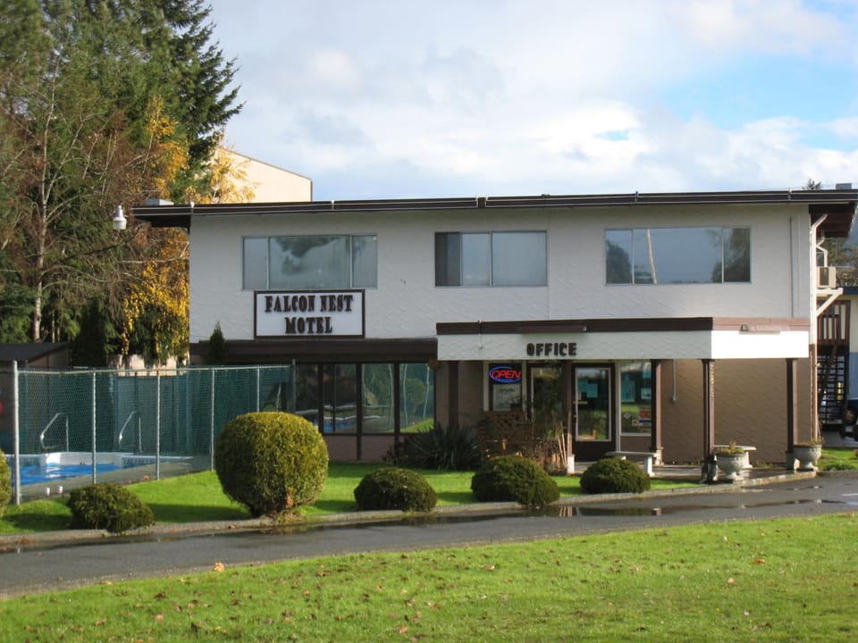 Falcon Nest Motel Motel in Duncan