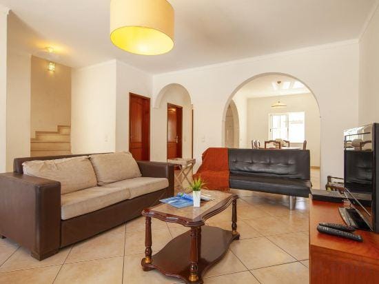 FF 02 - Bedroom 2 in Sea Breeze Guesthouse Hotel in Lagos