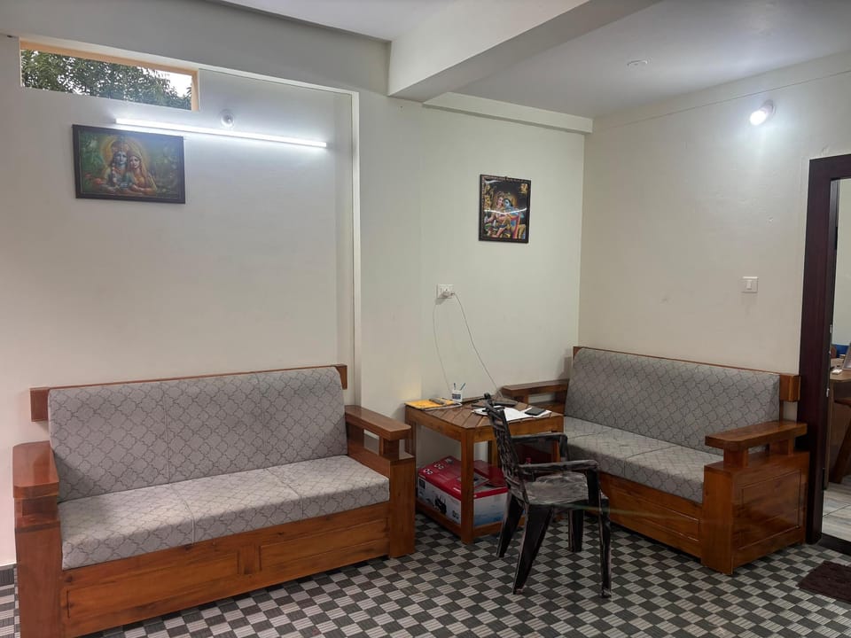 Shared lounge/TV area