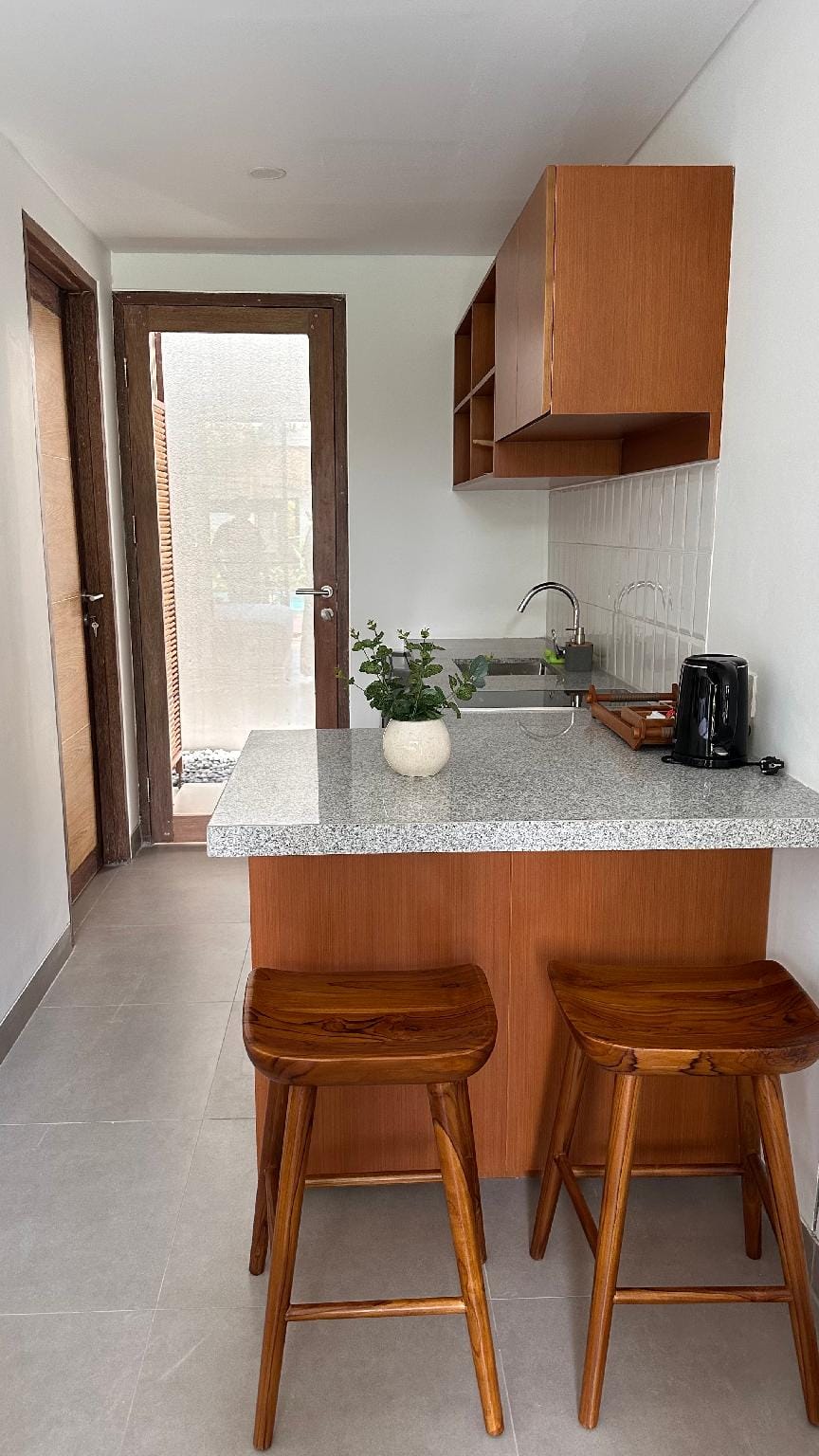 Уютная комната со своей кухней в Унгасане Apartment hotel in Kuta Selatan