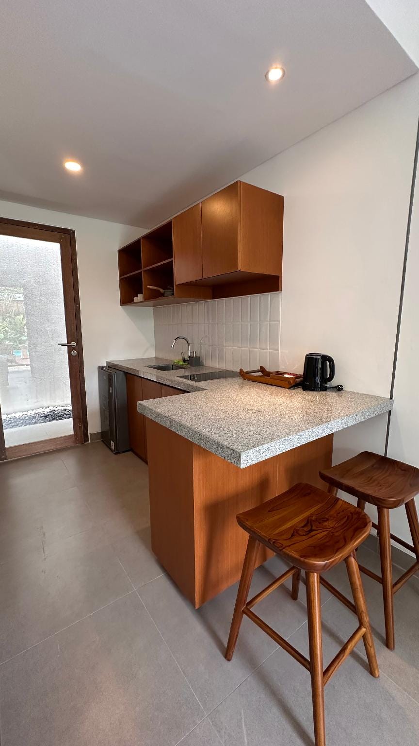 Уютная комната со своей кухней в Унгасане Apartment hotel in Kuta Selatan