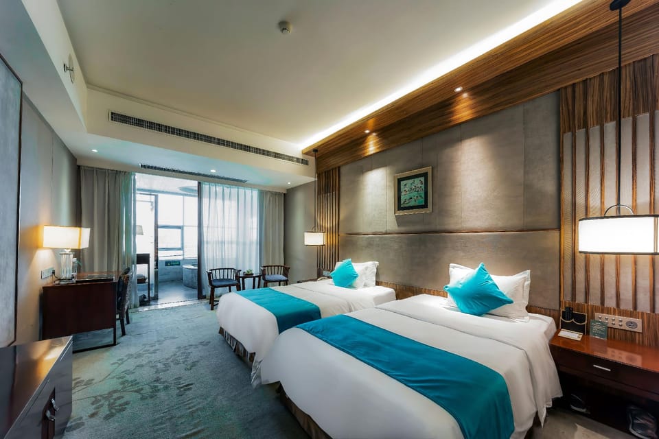 洛阳凤翔温泉酒店（龙门石窟高铁站店） Hotel in China