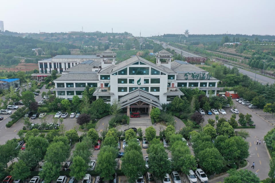 洛阳凤翔温泉酒店（龙门石窟高铁站店） Hotel in China