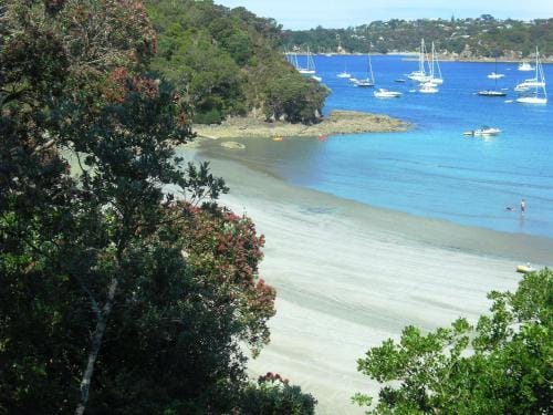 Blue Birds Hotel in Auckland Region
