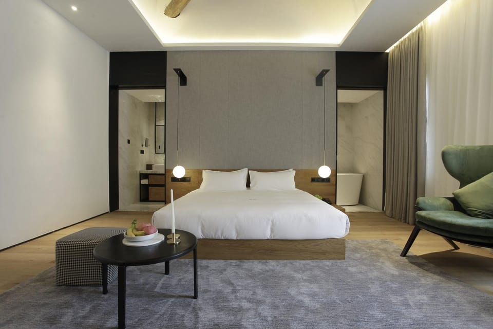   捌 | 领事馆豪华大床房（室内休闲椅+舒享浴缸+冰箱） Bed and Breakfast in Xiamen