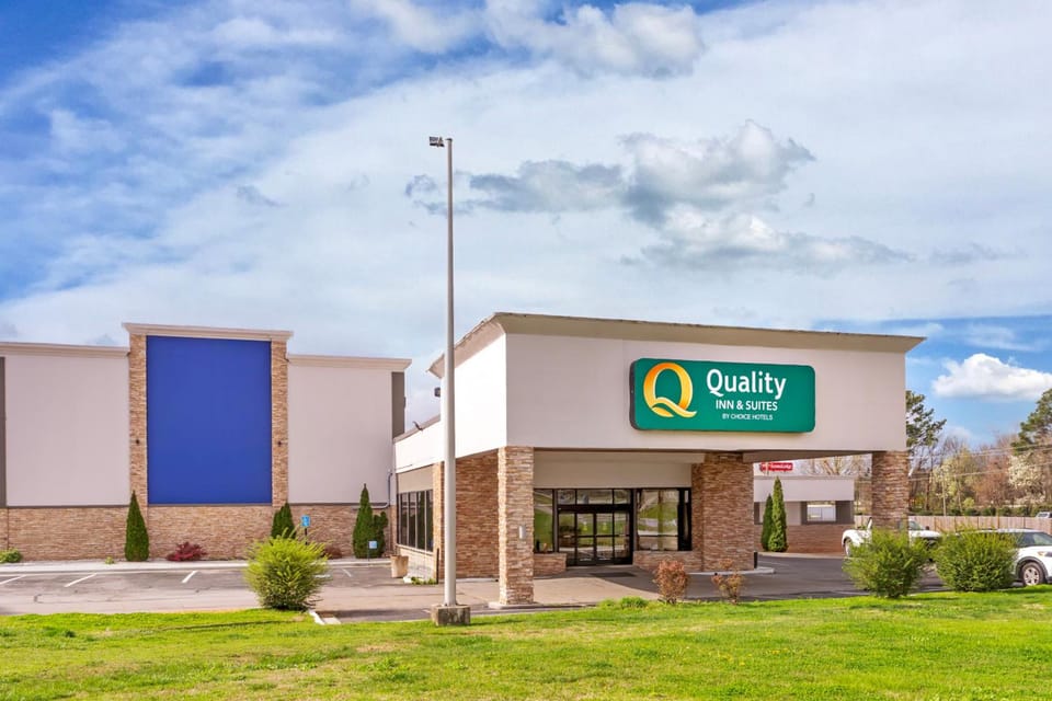 Quality Inn & Suites Chattanooga-East Ridge Hotel in East Ridge
