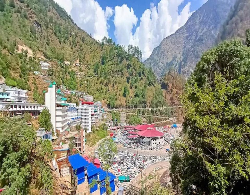 Hotel Blue Pine Resort in Uttarakhand