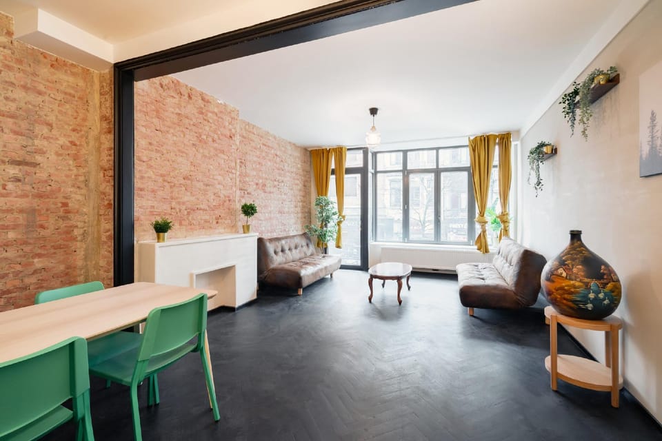 Cozy 2BR/14P Apartment – Central Antwerp Hotel in Antwerp