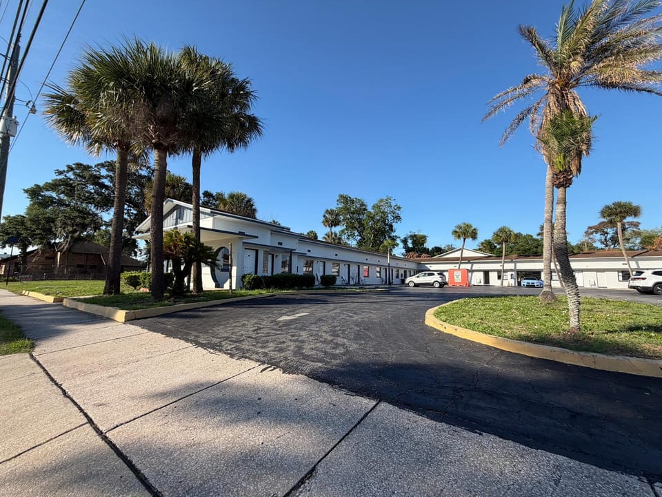 Regency Inn Daytona Beach Near Airport Hotel in Florida