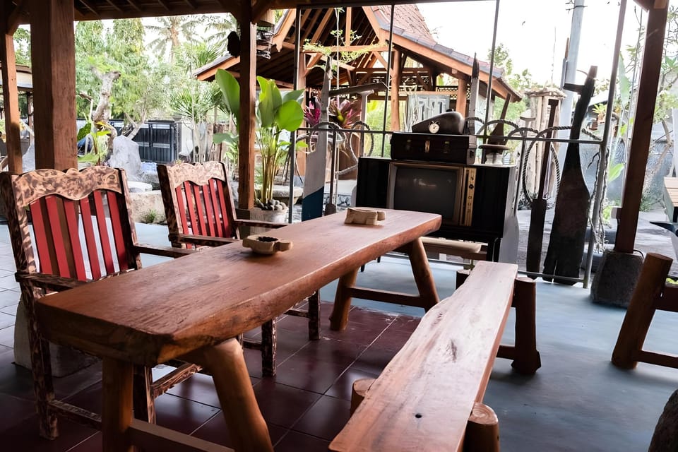 SUNRISE LODGE & LOUNGE Bed and Breakfast in Buleleng