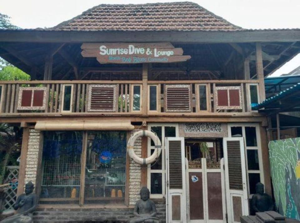 SUNRISE LODGE & LOUNGE Bed and Breakfast in Buleleng