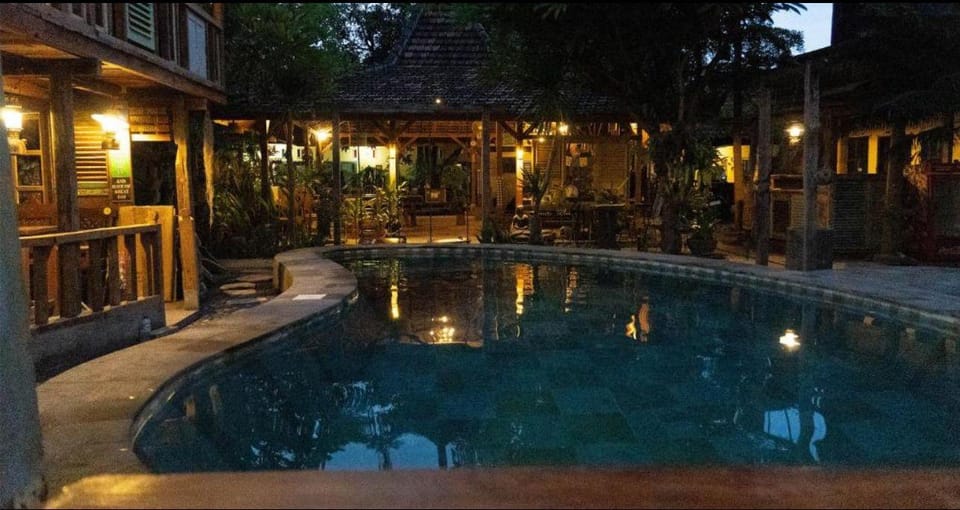 SUNRISE LODGE & LOUNGE Bed and Breakfast in Buleleng