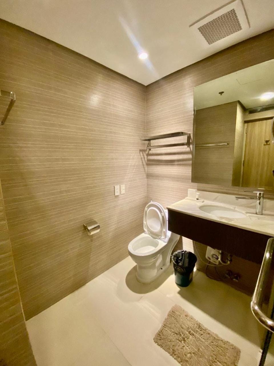 Aura Luxe Stays at BCCT Apartment hotel in Makati