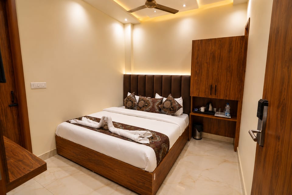 Hotel Amrit Gold - 3 Minute Walk from Golden Temple Hotel in Punjab, India