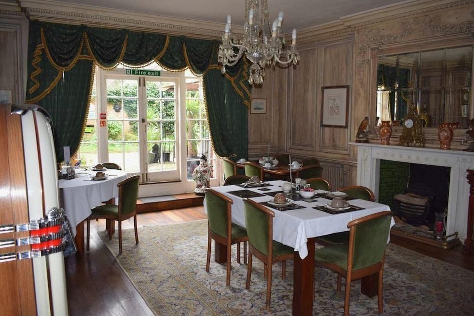 Harmondsworth Hall Hotel in London Borough of Hillingdon