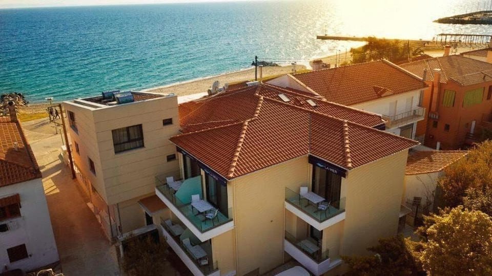 La Mer Apartments Hotel in Nikiti