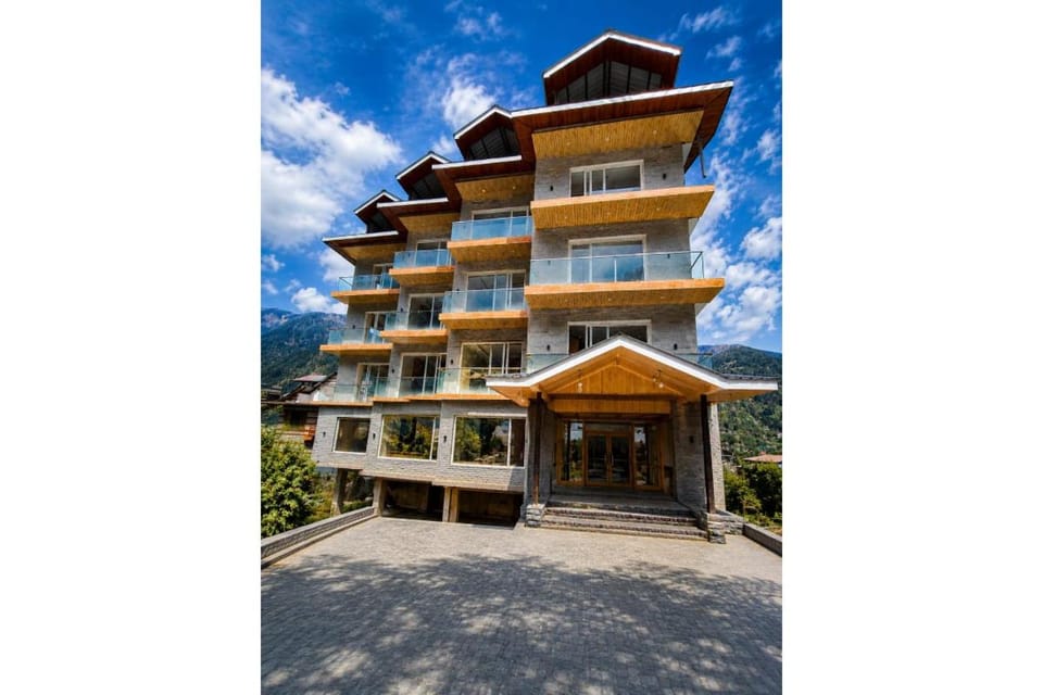 Omya Mountain Retreat Manali Hotel in Manali