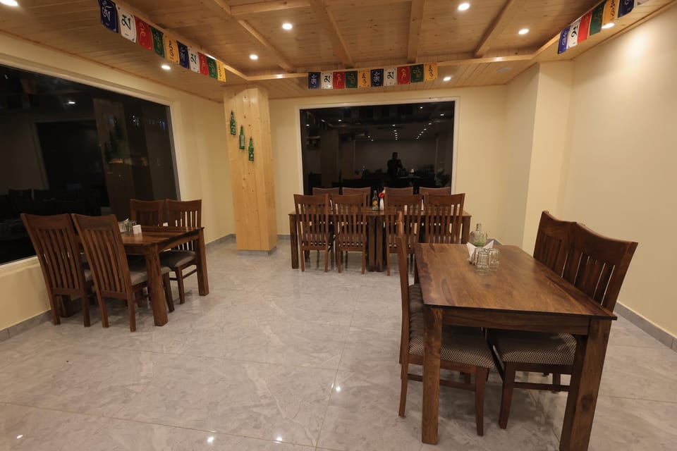 Omya Mountain Retreat Manali Hotel in Manali