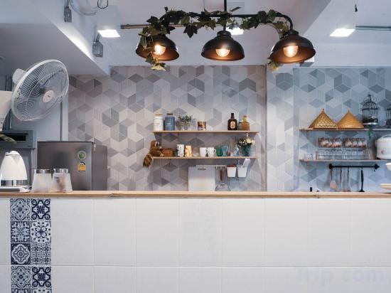 Marinos Beach House Hotel in Chon Buri Changwat