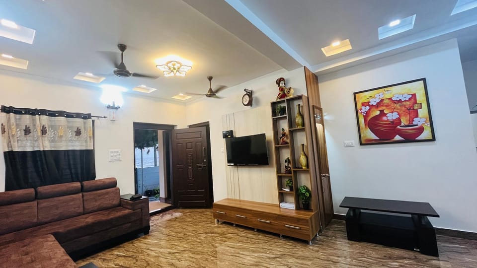 Shared lounge/TV area