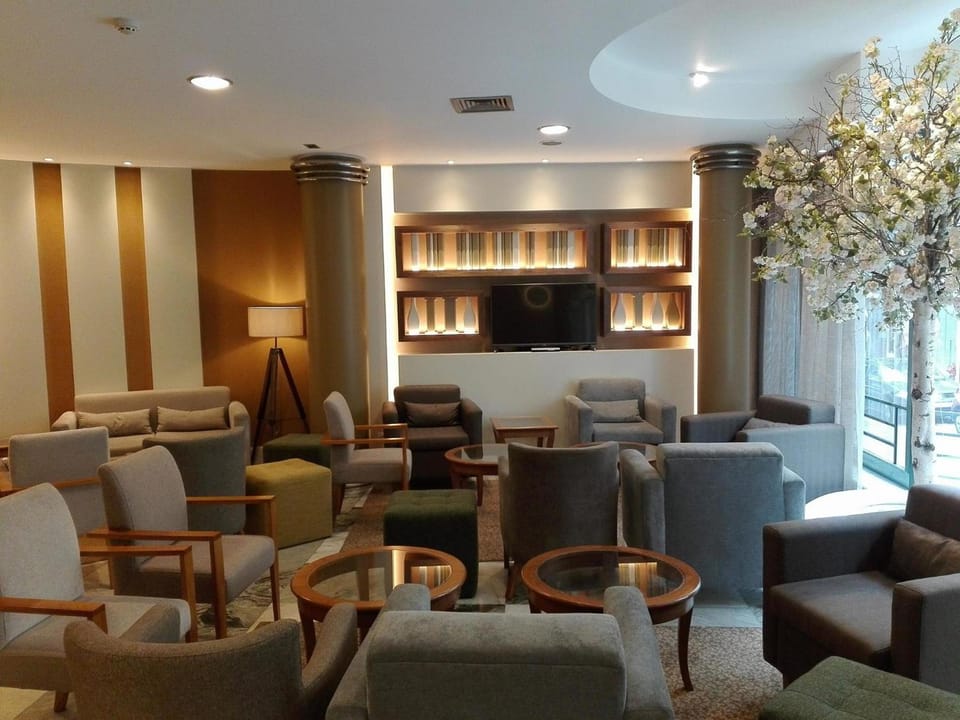 Shared lounge/TV area