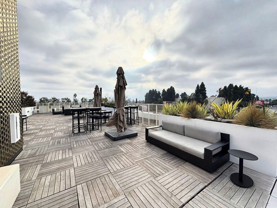 Melrose Rooftop Boutique Residences Hotel in West Hollywood