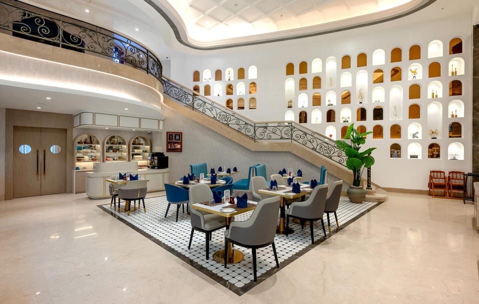 Hotel Express Inn Heritage Hotel in Maharashtra