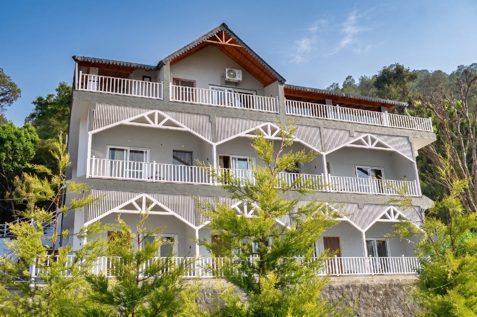 Golden Petal Hotel in Uttarakhand