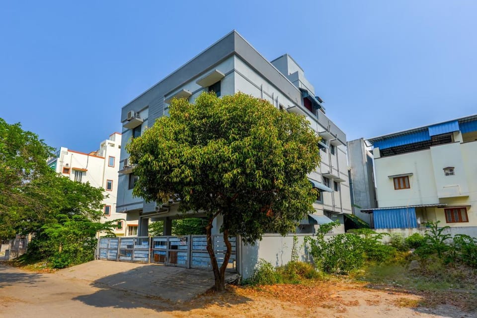 B2N Lakeview, Sembakkam Hotel in Chennai