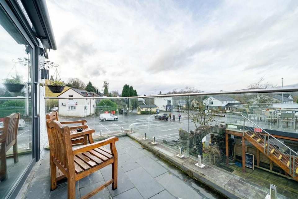 Waterhead Bath Suites - Parking and Light Breakfast  Hotel in Ambleside
