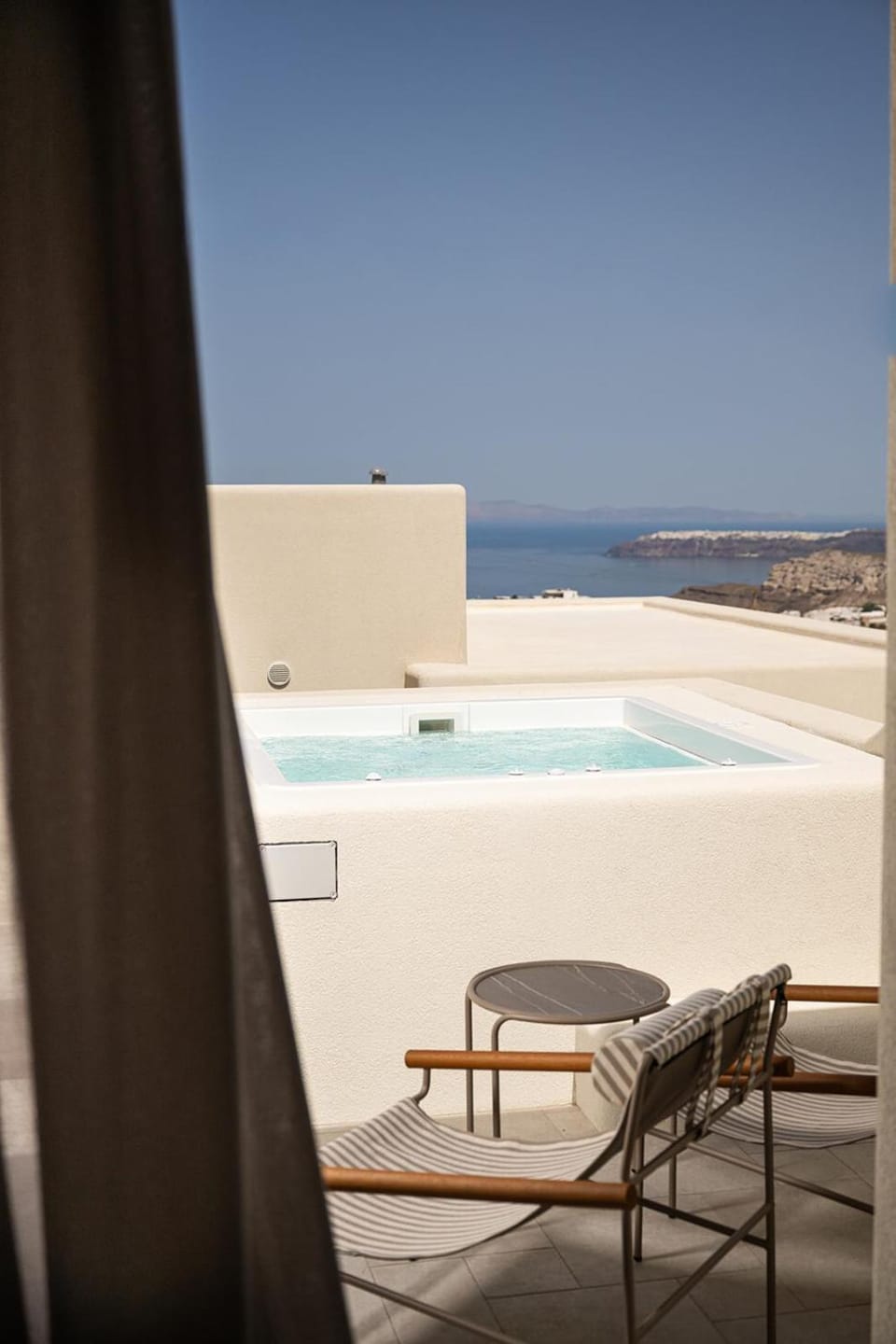Avento Luxury Suites Apartment hotel in Santorini