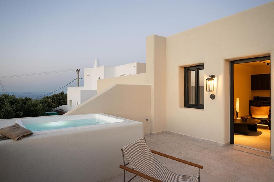 Avento Luxury Suites Apartment hotel in Santorini