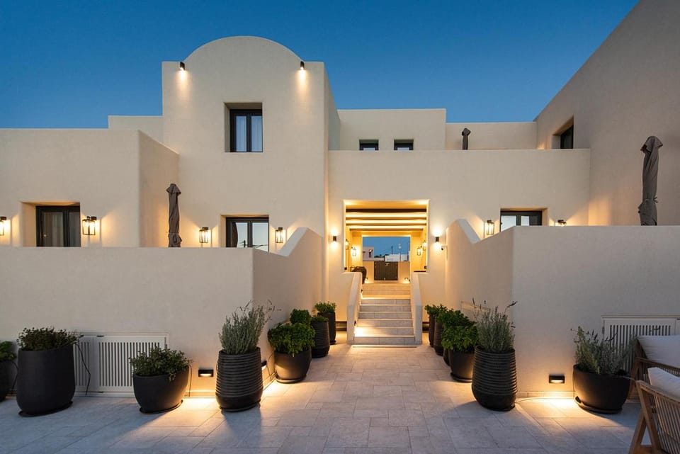 Avento Luxury Suites Apartment hotel in Santorini