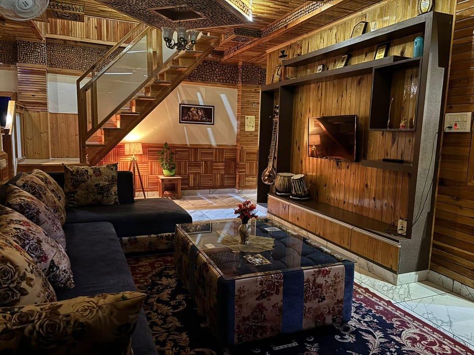 Cafe Saffron Sips & Stays Hotel in Himachal Pradesh