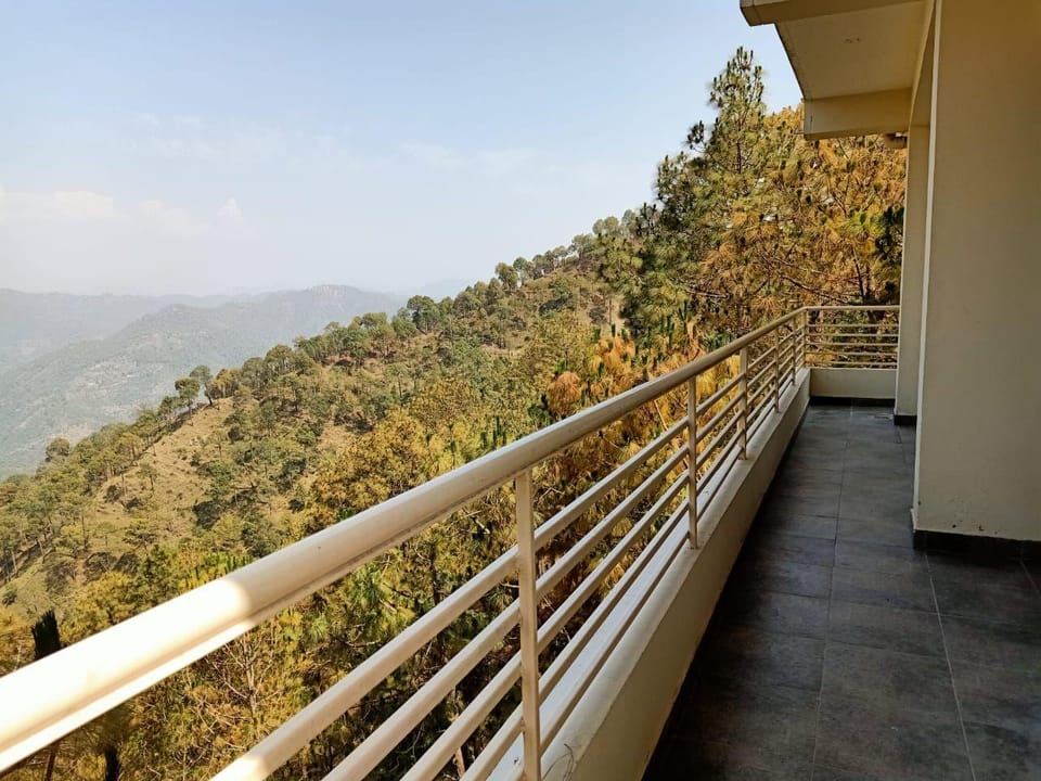 Pine Peak Kasauli Hotel in Himachal Pradesh