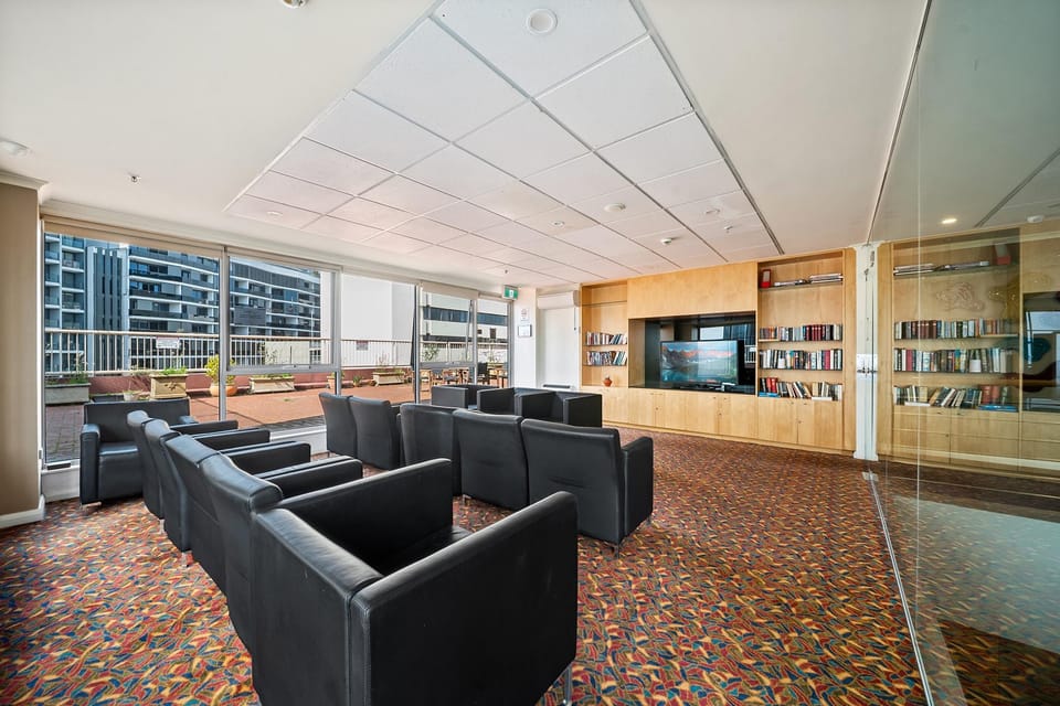 Spacious 3-Bed Apartment in Canberra CBD Hotel in Canberra