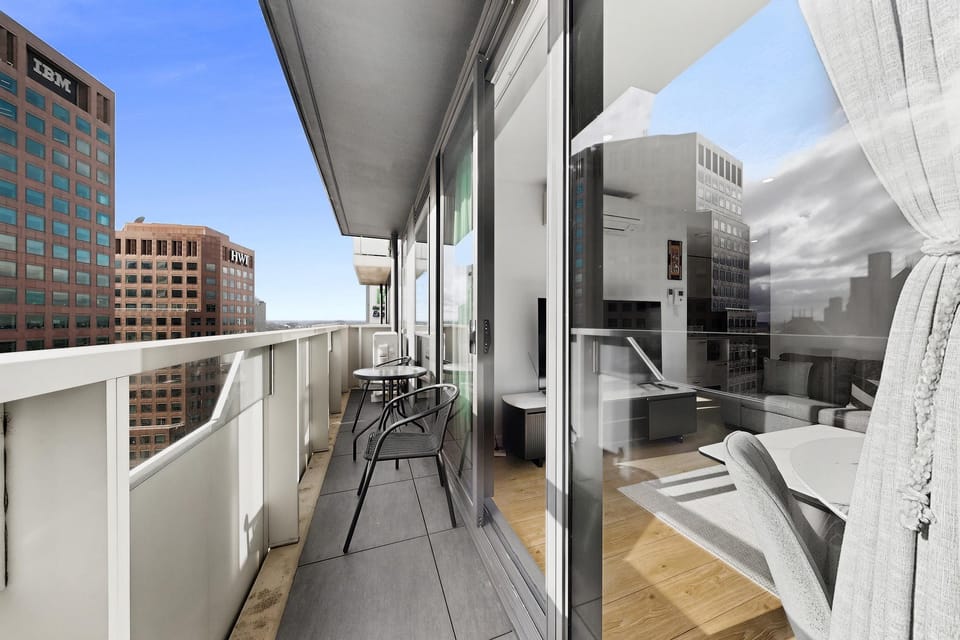 Elevated 2-Bed Stay Steps from Crown Hotel in Southbank