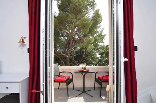 Beachfront Deluxe B&B Hotel in Makarska
