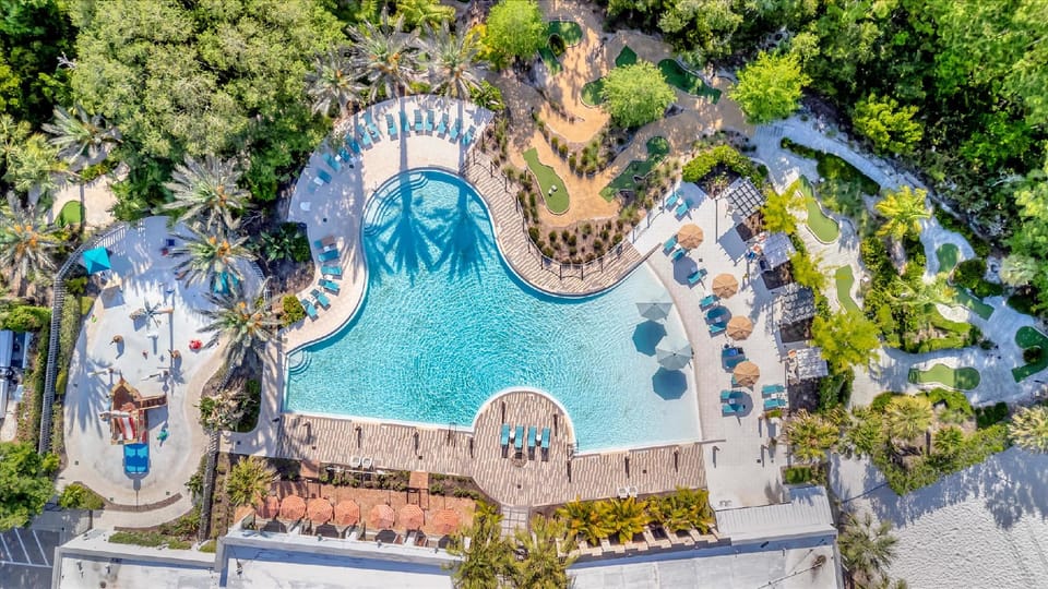 Disney Themed 3B Resort Pool & Arcade near Disney Hotel in Davenport