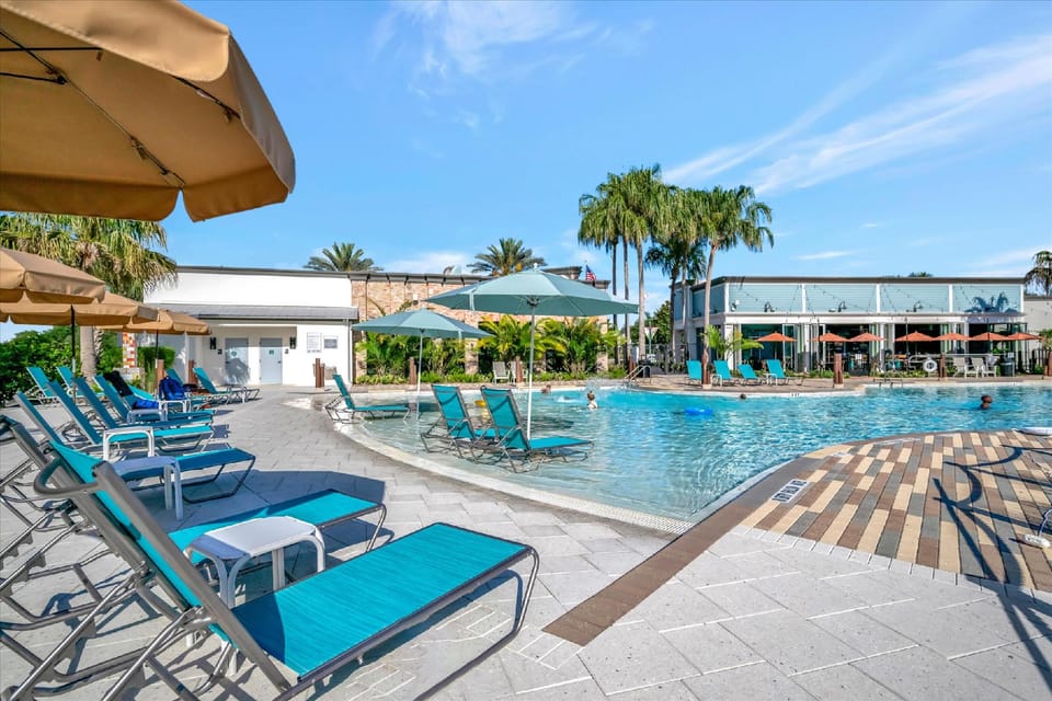 Disney Themed 3B Resort Pool & Arcade near Disney Hotel in Davenport
