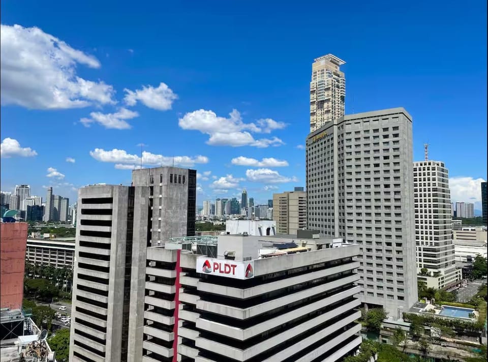 Skyline View 1BR across Greenbelt  Hotel in Pasay