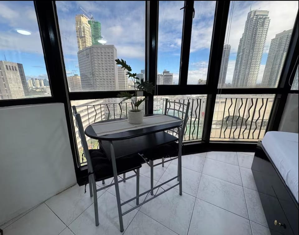 Skyline View 1BR across Greenbelt  Hotel in Pasay