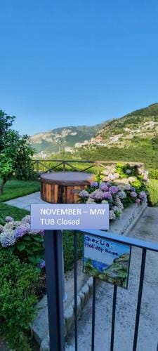 Suite Lia - Private Room with garden and tub close to Villa Eva e Cimbrone, Ravello Hotel in Ravello