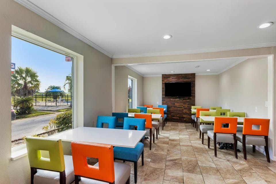 Days Inn by Wyndham Savannah Gateway I-95 Hotel in Savannah